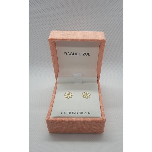 NIB Rachel Zoe White Flower Stud Earrings - Picture 5 of 6
